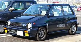 パワーバルジが装着されたボンネットの例、ホンダ・シティターボII。こちらもNA車には存在しない。