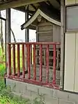 産神山祗神社本殿山神の石祠に流造の覆堂をかけたものとなっている