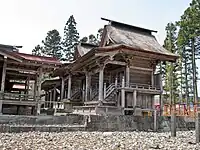 熊野神社本殿、手前から那智飛龍権現社、証誠殿、本宮十二社権現社