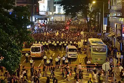 軒尼詩道と駱克道の全車線がデモ行進に使用されている様子（20時）