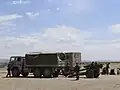 東側共同軍事演習「ARMY-2017」で演習中の中国人民解放軍に採用されたD-30 122mm榴弾砲を牽引する砲兵トラクター