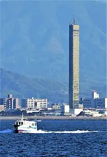 丸亀港を出港するブルーオーシャン2(2021年)