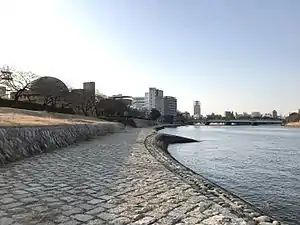 太田川基町護岸。