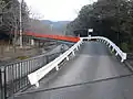 総門の手前にある正嫡橋