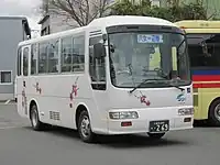 91182003年に西鉄より引き継ぎ運行開始した八女 - 辺春間路線用として導入された日野・リエッセ。当時の貸切バスの新車（現在は堀川観光バスに譲渡）に準じた塗装である。