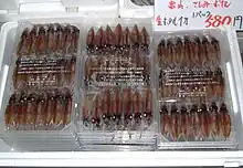 東京のスーパーで売られるホタルイカ