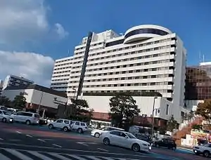 ホテルニューオータニ博多（右側にサンセルコが少し見える）