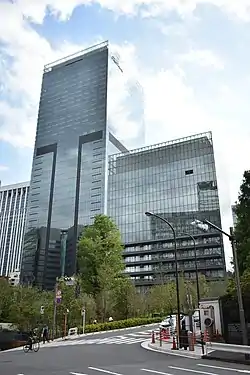 オークラ プレステージタワー（左）とオークラ ヘリテージウイング（右）（2019年9月12日撮影）