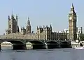 1870年に完成したネオゴシック様式のウェストミンスター宮殿。チャールズ・バリー卿(英語版)とオーガスタス・ピュージンの設計
