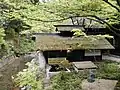 新緑の頃の長寿の湯 浴場外観。