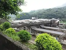 猴硐猫村・猴硐駅の真上を跨ぐ猴硐猫橋
