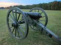 近世の野砲当時の野砲は射撃のたびに砲架や車輪を含む砲全体が反動で後退するため、射撃する度に一から照準し直す必要があった。20世紀に入り駐退復座機をもつ砲が登場し、反動による後退は砲身だけで済むようになるが、その意義は極めて大きい