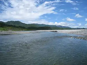 海岸山脈に沿って流れる花蓮渓