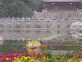 華清池に浮かぶ人工的な蓮