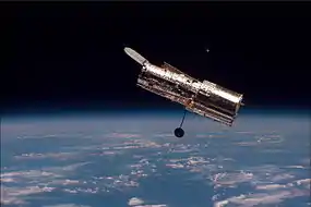 宇宙空間に浮かび大気の影響を受けずに観測ができるハッブル宇宙望遠鏡