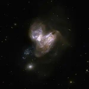 NGC 3690(1011,88
  
    
      
        L
      
    
    {\displaystyle L}
  

  
    
      
        
          
          
            ⊙
          
        
      
    
    {\displaystyle _{\odot }}
  
）