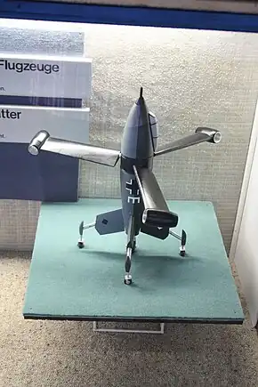 トリープフリューゲルの完成予想模型ビュッケブルクのヘリコプター博物館(独語版)の展示品