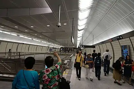 開放されたコンコース階