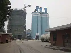灰山港鎮の建築材料工場