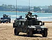 BGM-71 TOW対戦車ミサイルとMG3を装備したスペイン海兵隊(英語版、スペイン語版)の車両。