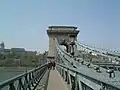 鎖橋の上から