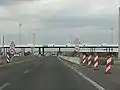 無人の出入国管理所