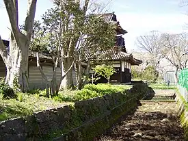 勝興寺鼓堂と空堀