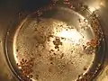 沸騰した玄米茶の鍋
