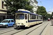 一部車両は400形を模した新塗装へ塗り替えられた（2012年撮影）