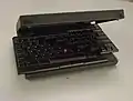 2つの分割されたキーボードが移動する