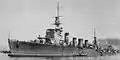 1925年(大正14年)の竣工直後、呉で撮影された神通。竣工時の艦首はスプーン型、艦橋上に固定天蓋はまだ無く、キャンバスが張られている。