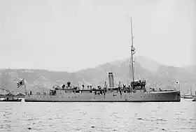 竣工時の「宇治」。1903年(明治36年)8月、呉軍港#日本海軍全艦艇史(1994)上巻p.435、写真No.1045の解説。。