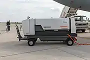 航空機の地上補助電源やエンジン始動に用いられる移動式発電機（GPU）