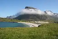 ノルウェーのホブトン（英語版）は1200年以上前からタラ漁を行う漁村である。
