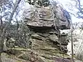 藤ヶ嶽神社・御神体の磐座に2基の祠がある