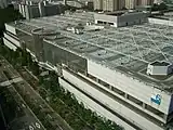 6号館外観屋上が駐車場になっている