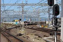 大阪、名古屋方面の構内配線(右が名古屋線)その奥に中川短絡線がある。