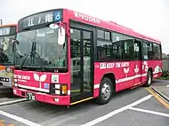 いすゞKL-LV280LI（2002年式）114　2016年12月廃車サンプル車を購入した当車はピンク色の塗装で異彩を放った。当初、辻堂西海岸線に限定運用されていたが、後に他車と共通運用されるようになった。