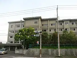市ヶ尾高校正門