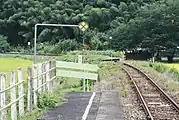 不通となっていた期間は九頭竜湖方に車止めが設置されていた（2006年8月）