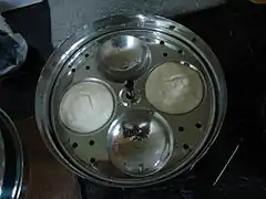 蒸しあがったイドゥリ