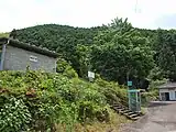 駅入口より（2010年5月）
