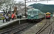 ホームに着いた下り車両（2015年4月）