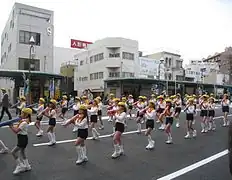 地元小学生による鼓笛隊