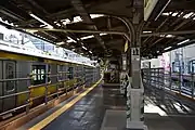 東口への連絡通路