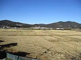 南から望む井伊谷。2024年1月撮影。