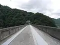 天端は道になっていて歩くことができる（2013年6月23日）