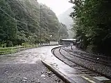 ホーム端から見た構内