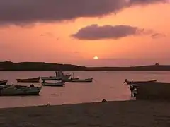 サル・レイの町から見た夕日。ちょうどサル・レイ島の方へと沈んでゆく。