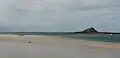 沖合いのサン・ミシェル島